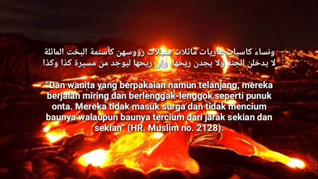 wanita yang berpakaian tetapi telanjang